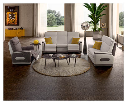Salon moderne avec deux canap s gris, un fauteuil beige, une table basse ronde, un tapis, une plante en pot, un lampadaire et un escalier en b ton avec une rampe en verre. Description g n r e par IA