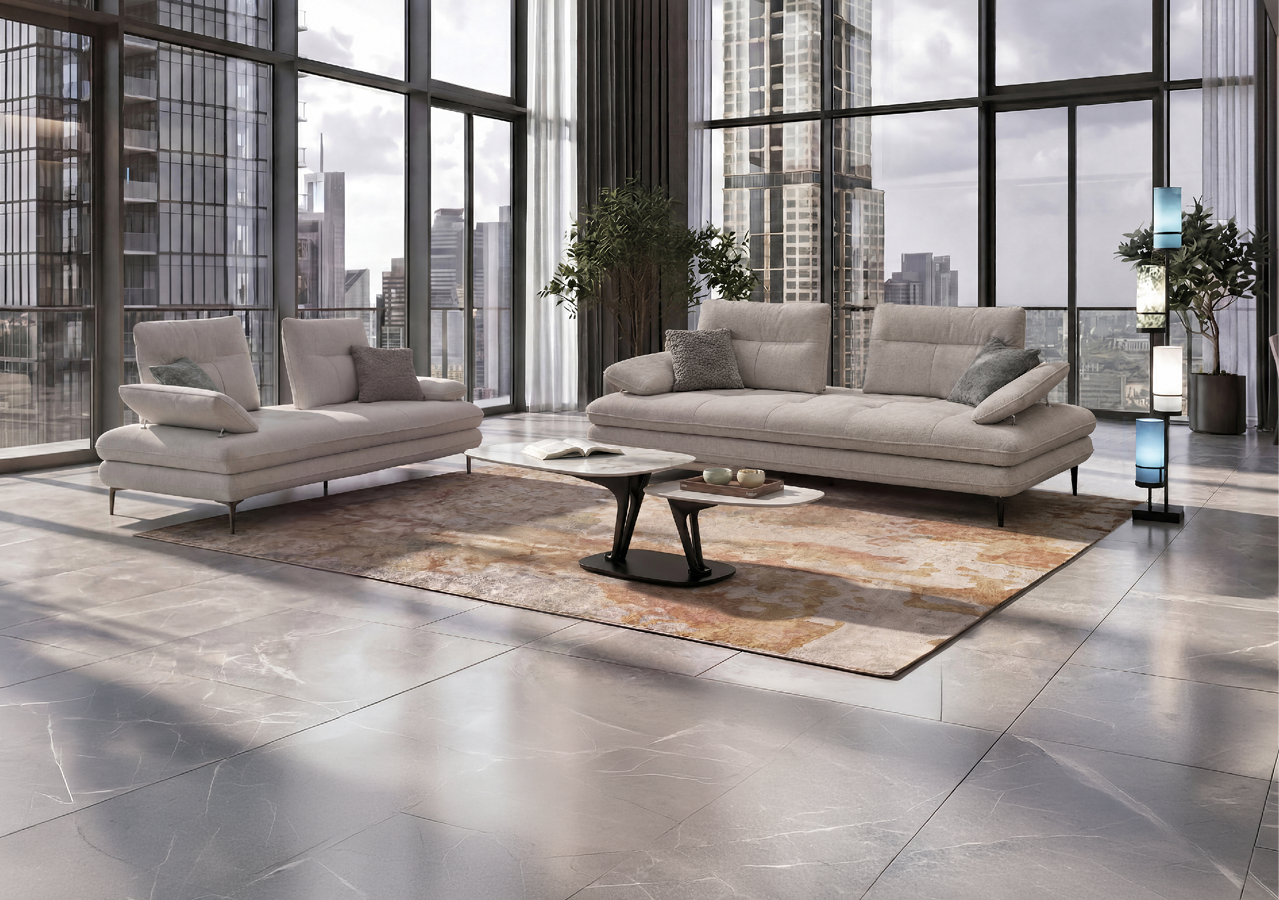 Salon moderne avec deux canap s et un pouf verts et blancs autour d'une table basse ovale sur un tapis vert, avec une grande fen tre donnant sur la mer et une plante en pot dans un coin. Description g n r e par IA