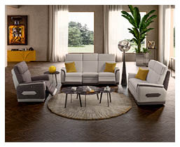 Un salon moderne avec un canap blanc, deux fauteuils assortis, une table basse ronde, des coussins jaunes, une grande plante verte et une fen tre laissant entrer la lumi re naturelle.  Description g n r e par IA