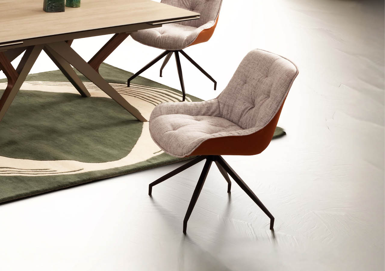 Chaise moderne rembourr e avec pieds en m tal noir plac e pr s d'une table en bois sur un tapis vert et beige. Description g n r e par IA